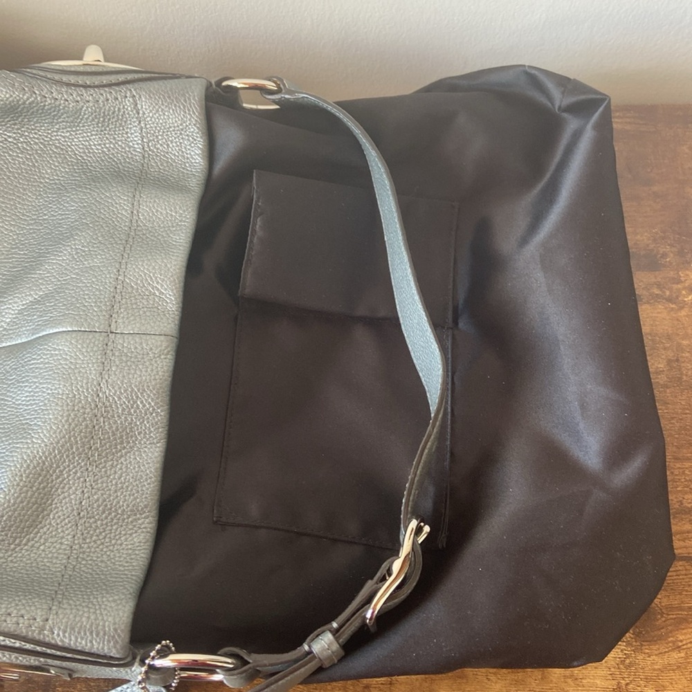EUC Coach Pebbled Leather Shoulder Bag - Picture 10 of 16
